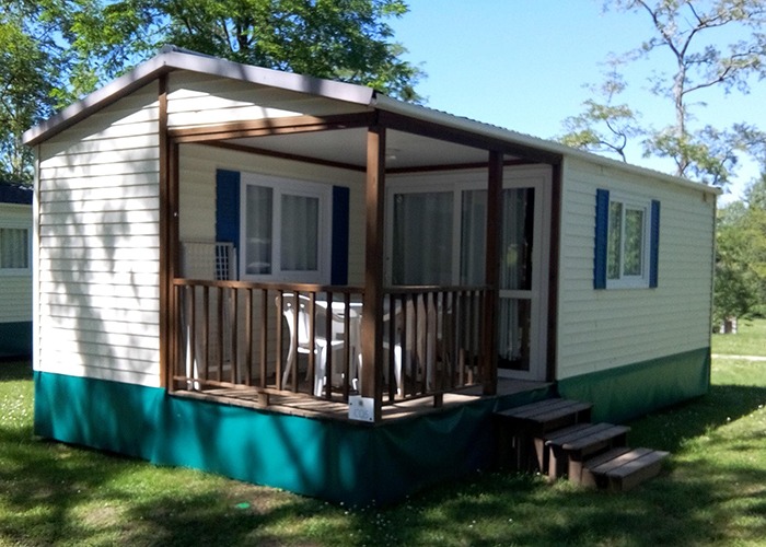 Bungalow equipé d'une terrasse et d'un espace vert