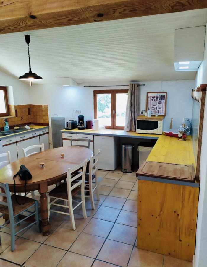 table pour repas dans la cuisine
