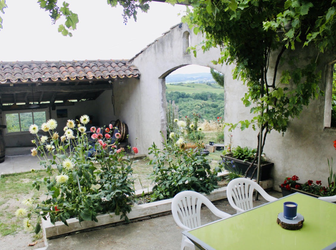 terrasse arborée et couverte