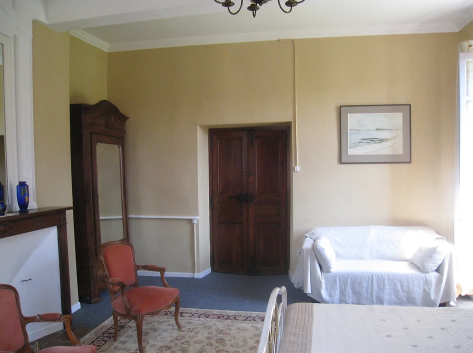 espace détente canapé dans chambre double