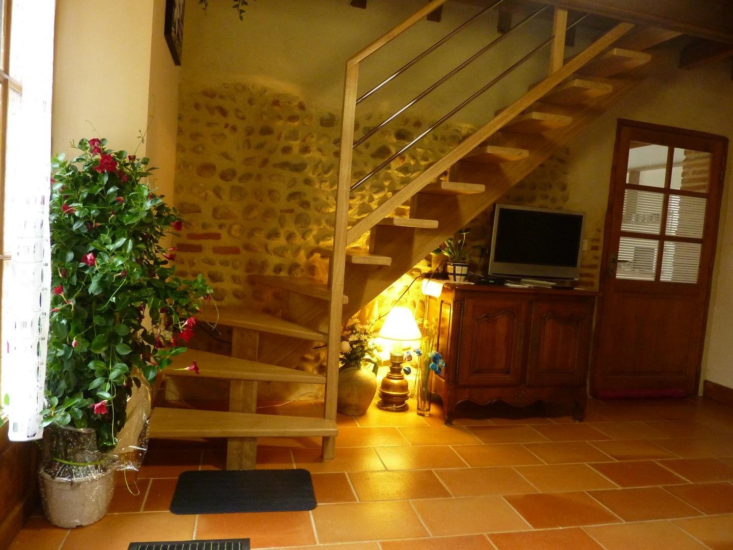 L'escalier vers l'étage des chambres