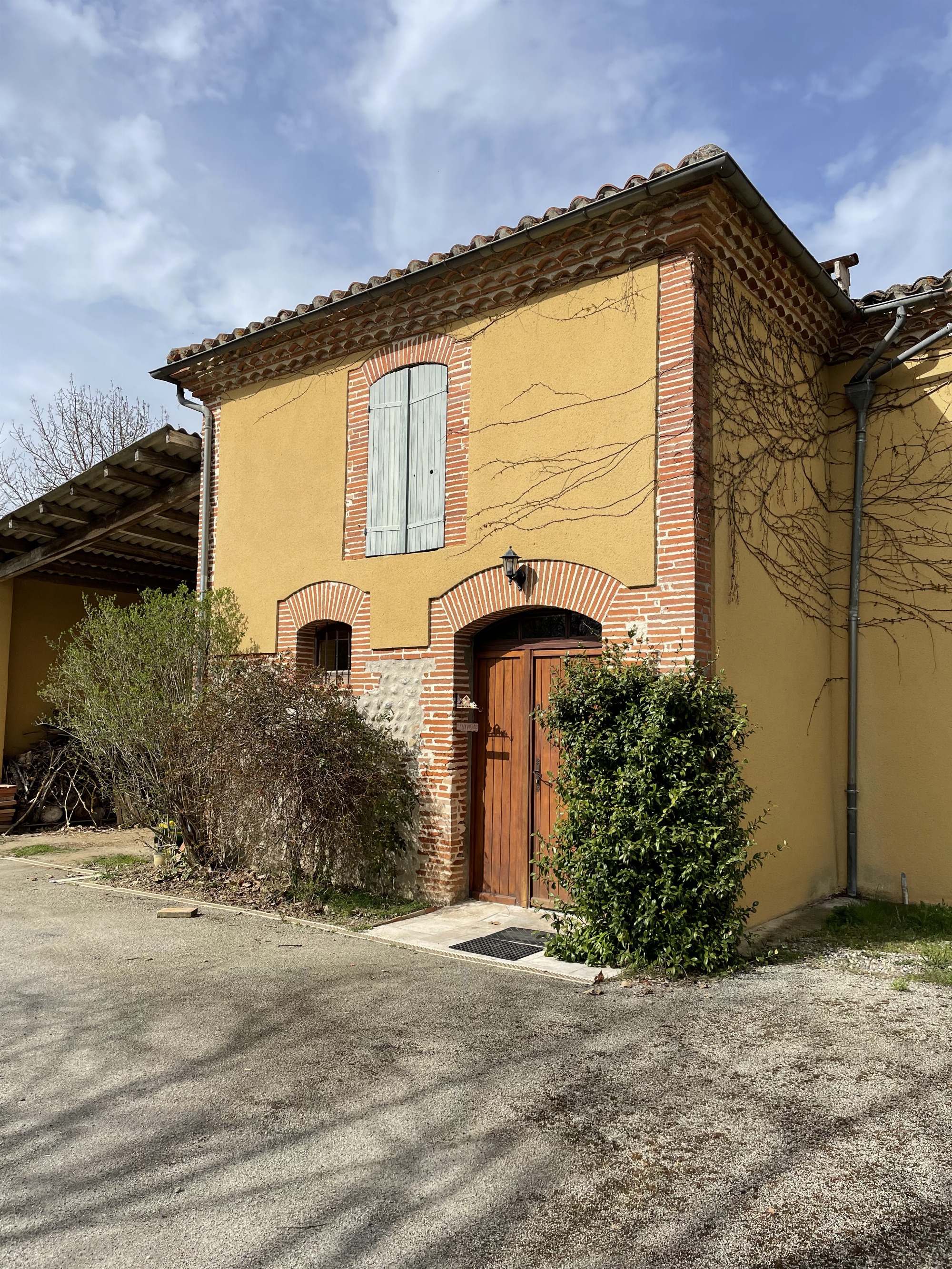 Façade du grand gîte cluny
