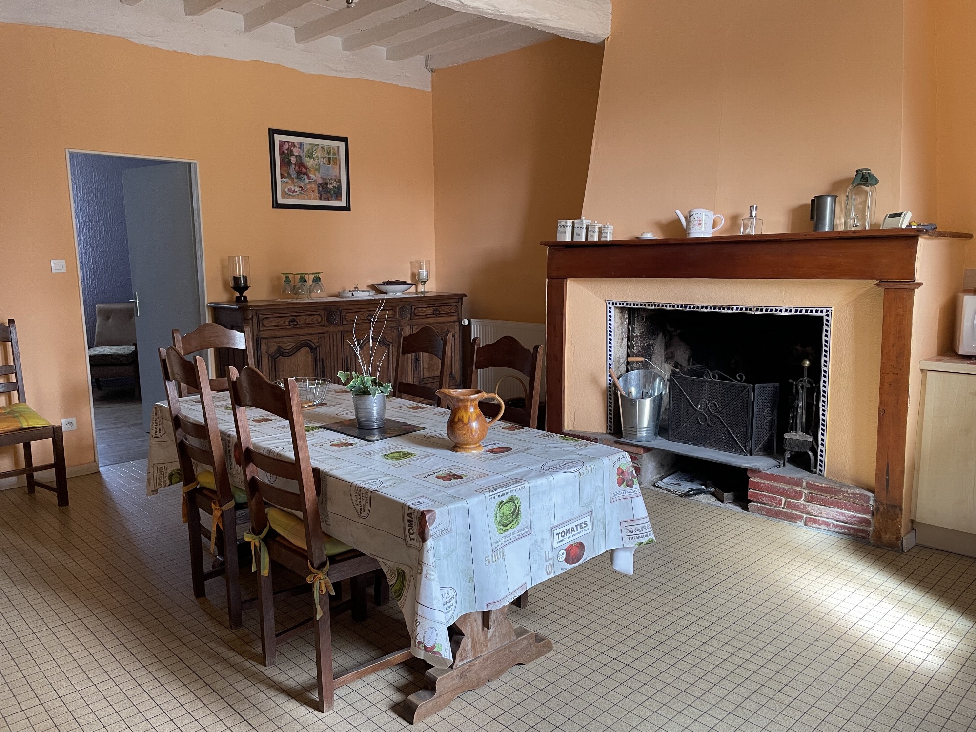 Salle à manger avec cheminée