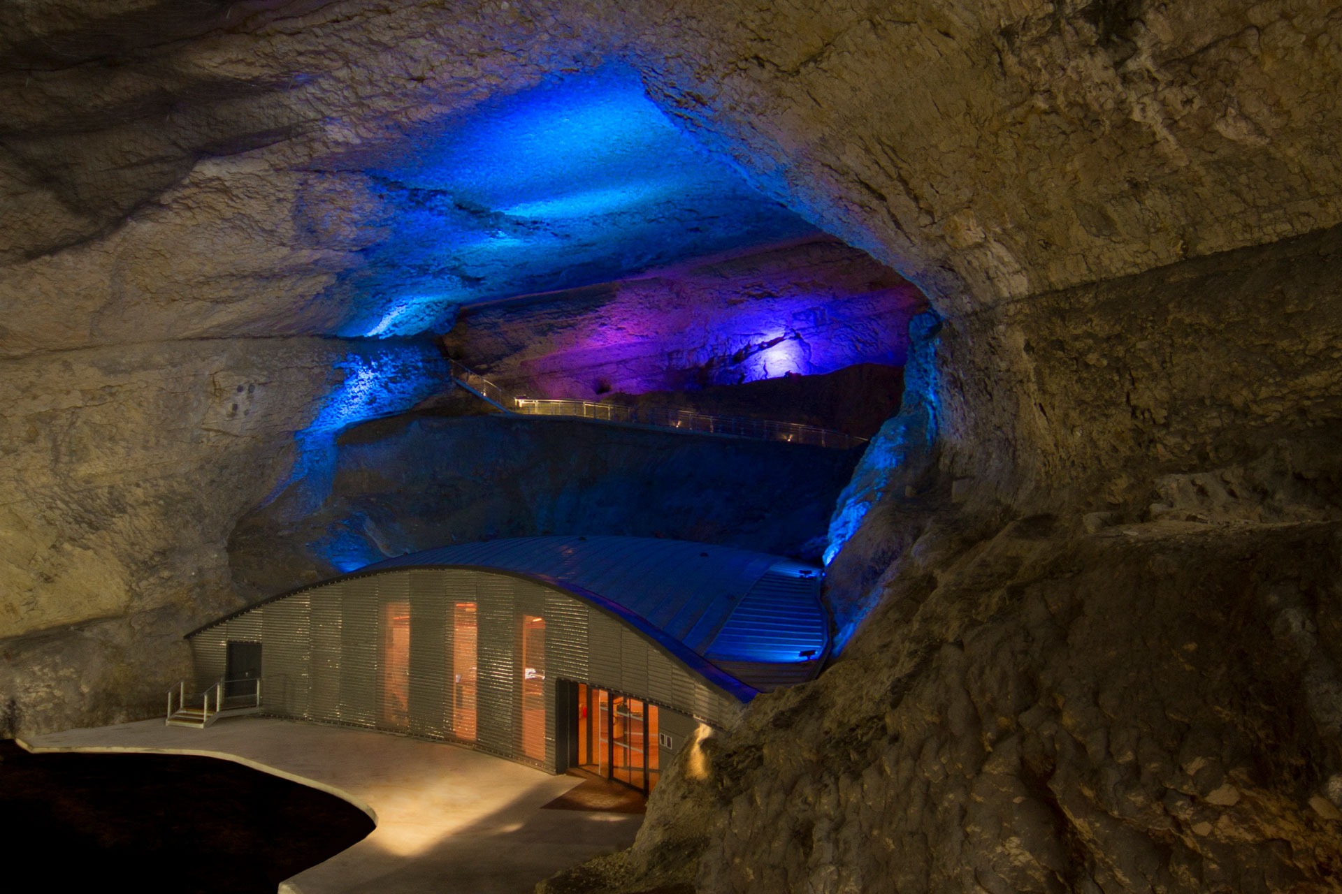 Découvrez la grotte et son histoire !
